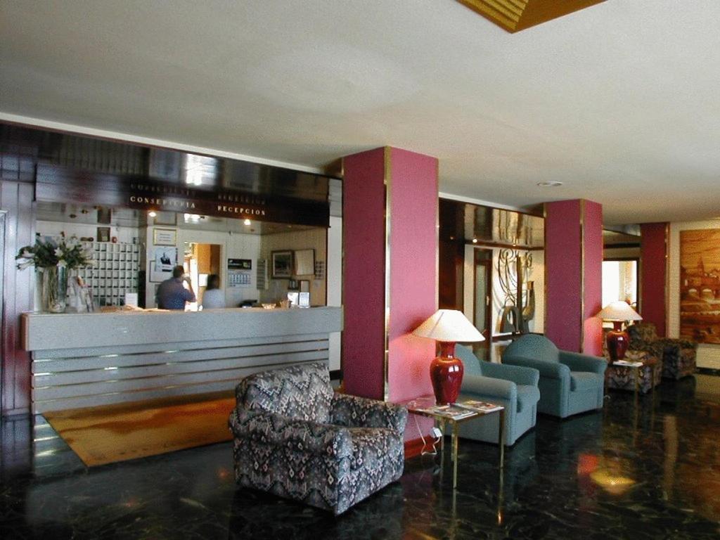 ברבסטרו Hotel Rey Sancho Ramirez מראה חיצוני תמונה